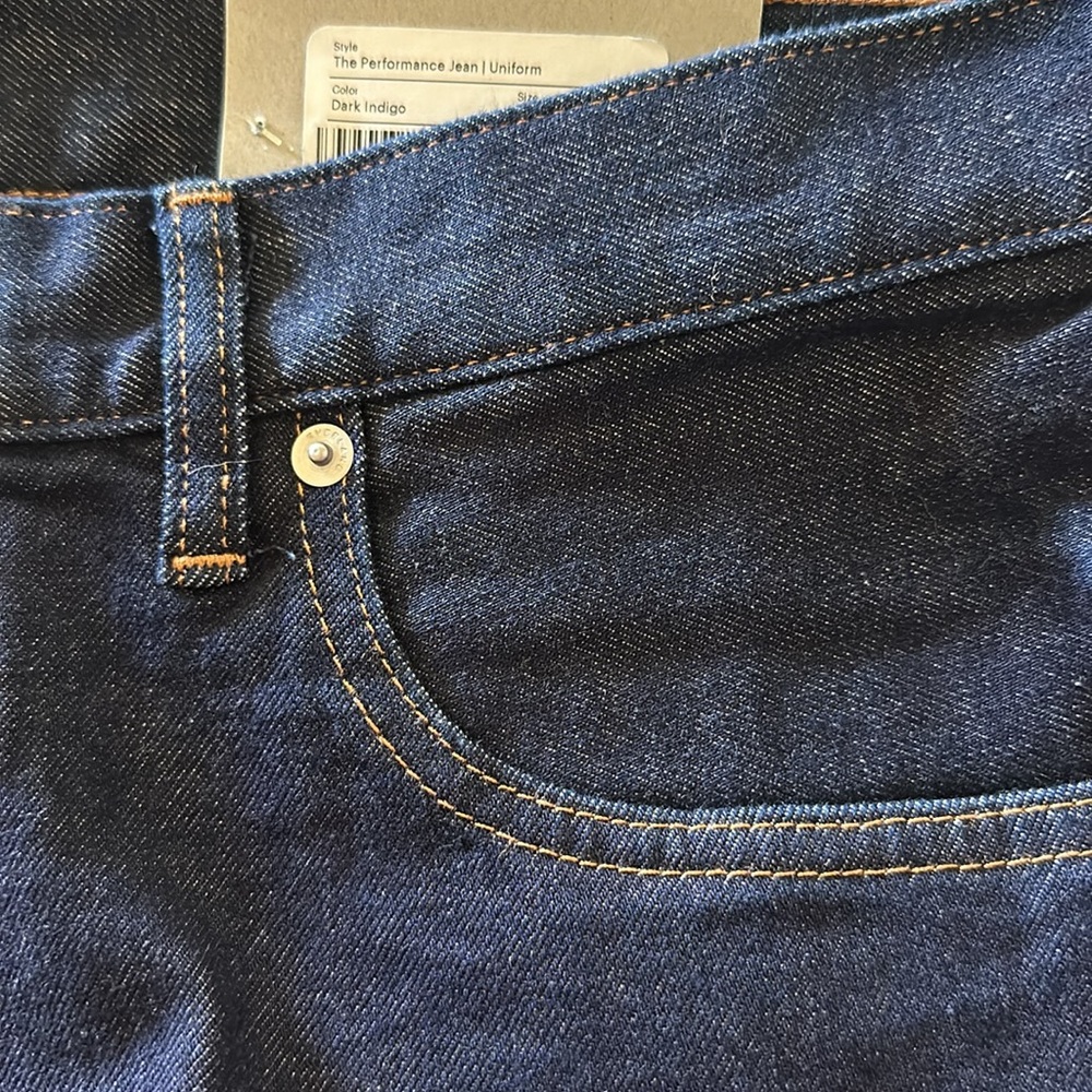 Everlane - Men’s The Slim Performance Denim Jeans in Dark Indigo - Picture 8 of 8